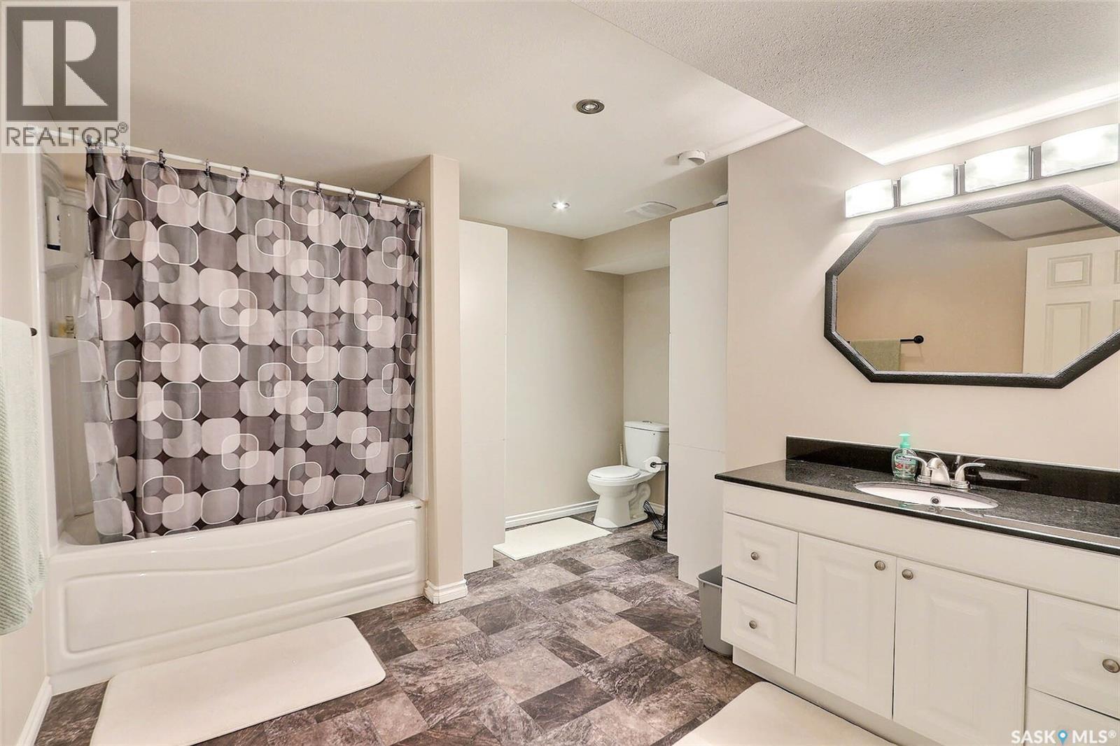 122 Macarthur Drive, Prince Albert, SK - Indoor Photo Showing Bathroom