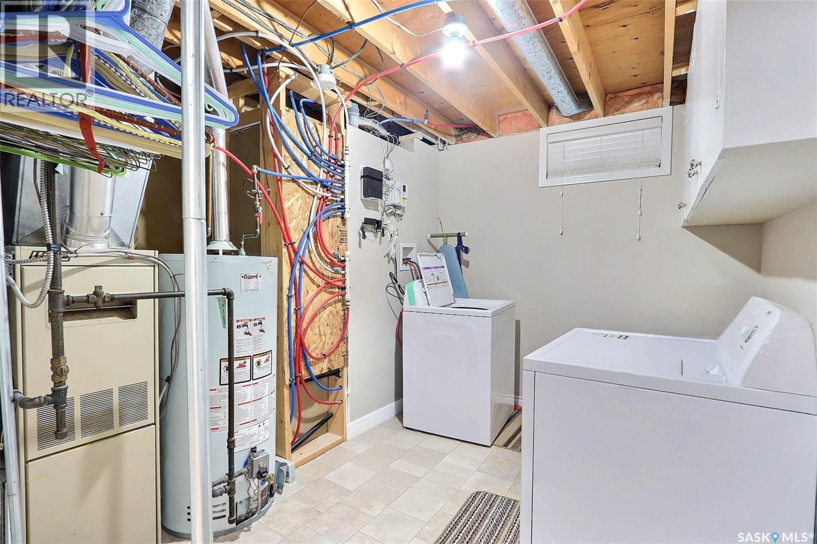 122 Macarthur Drive, Prince Albert, SK - Indoor Photo Showing Laundry Room