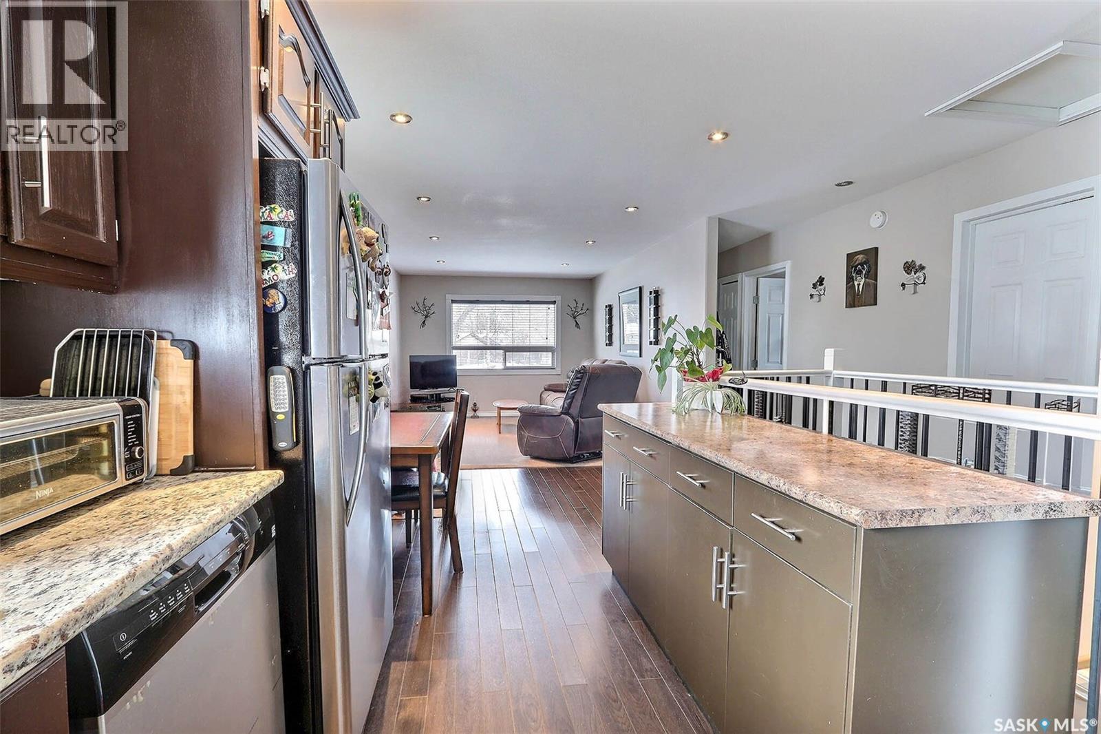 122 Macarthur Drive, Prince Albert, SK - Indoor Photo Showing Kitchen