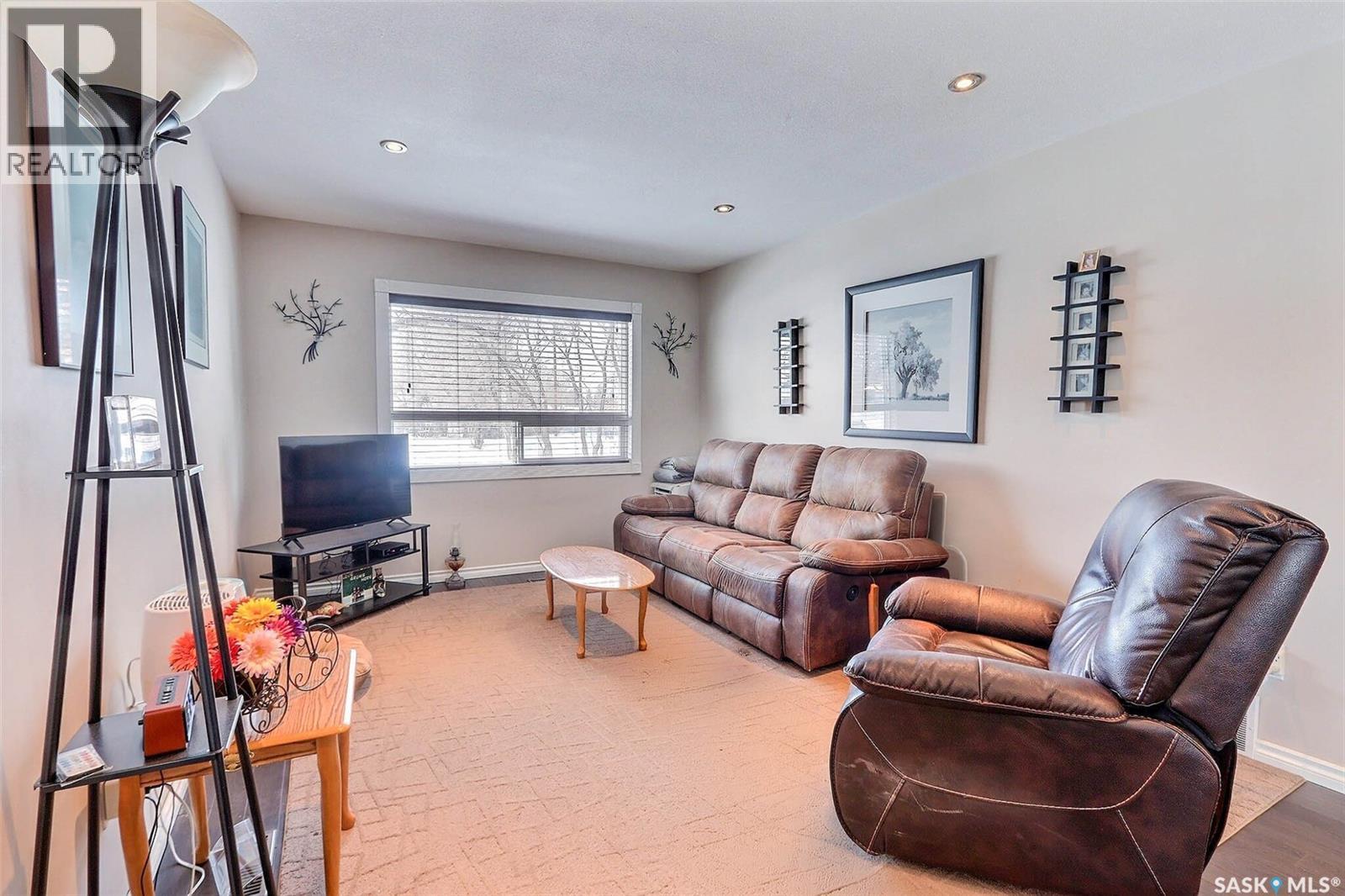 122 Macarthur Drive, Prince Albert, SK - Indoor Photo Showing Other Room