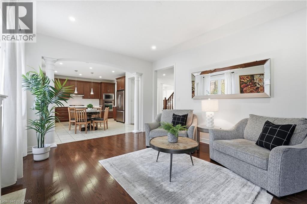 3071 Jenn Avenue, Burlington, ON - Indoor Photo Showing Living Room