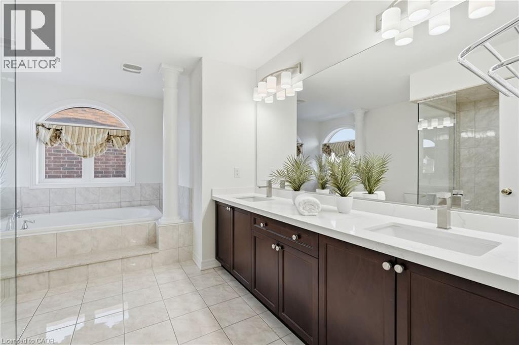 3071 Jenn Avenue, Burlington, ON - Indoor Photo Showing Bathroom