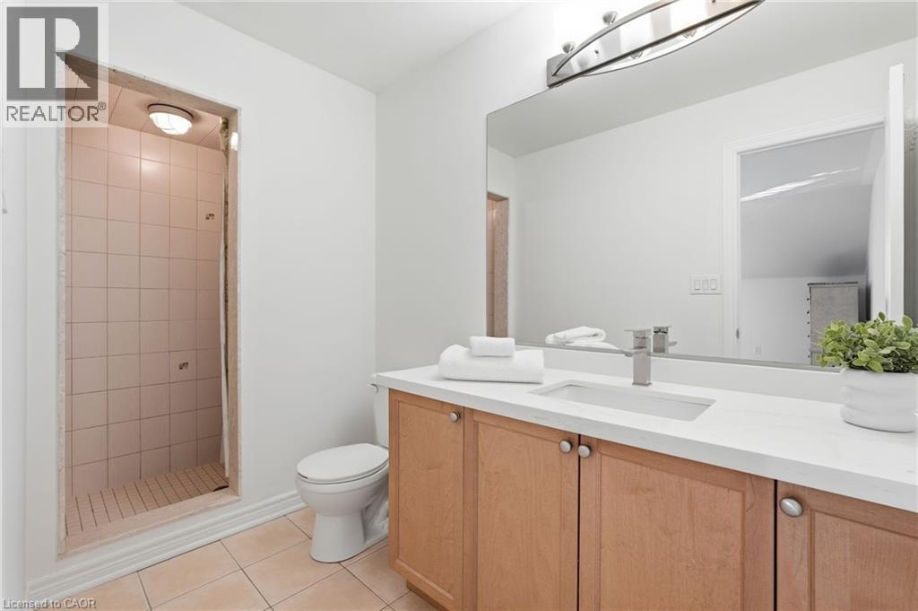 3071 Jenn Avenue, Burlington, ON - Indoor Photo Showing Bathroom