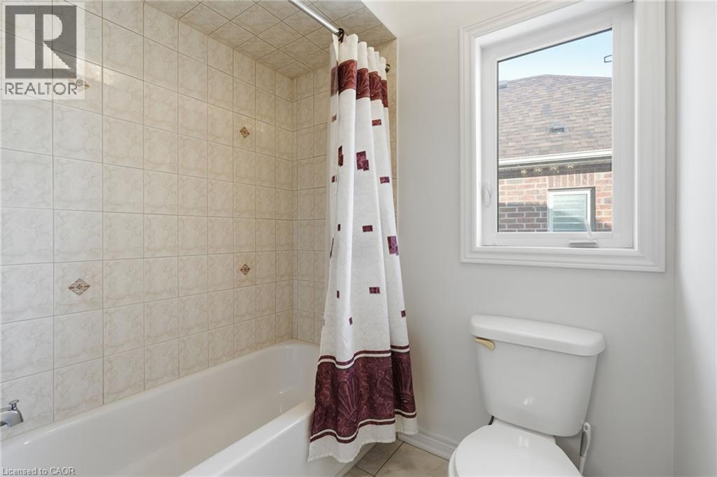 3071 Jenn Avenue, Burlington, ON - Indoor Photo Showing Bathroom