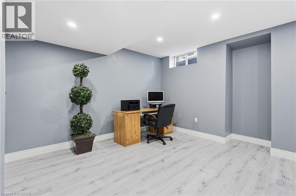 3071 Jenn Avenue, Burlington, ON - Indoor