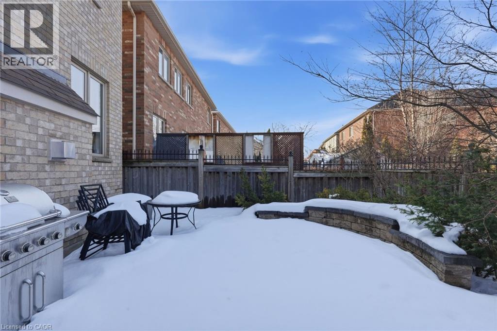 3071 Jenn Avenue, Burlington, ON - Outdoor