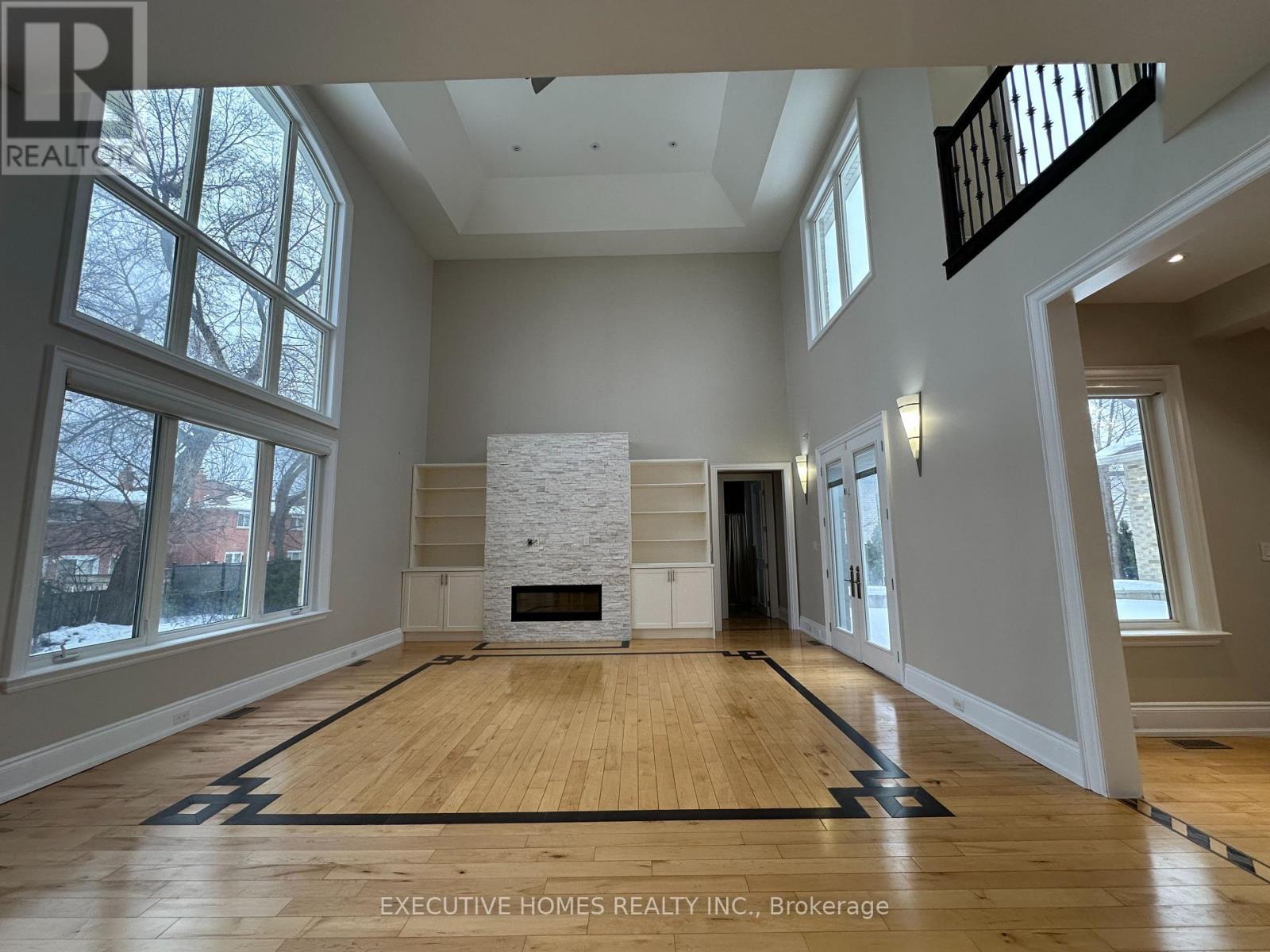 2613 Fifth Line W, Mississauga, ON - Indoor With Fireplace