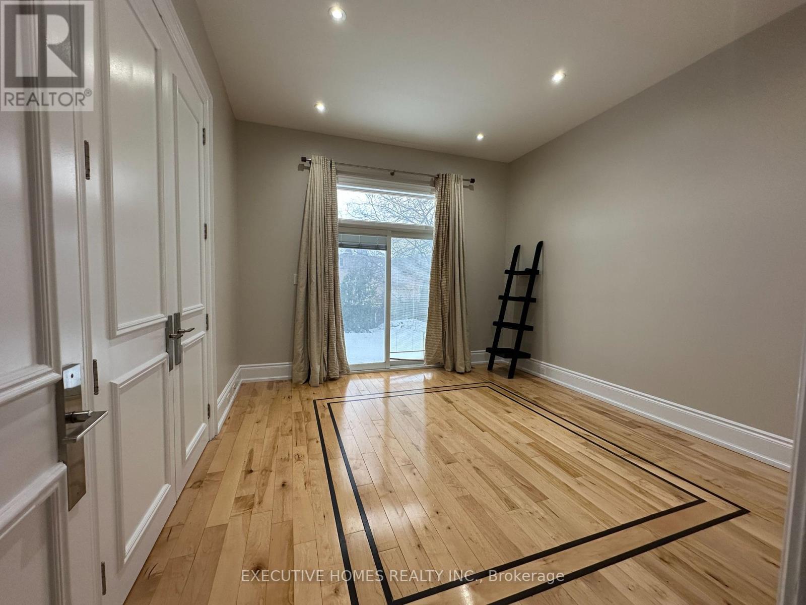 2613 Fifth Line W, Mississauga, ON - Indoor Photo Showing Other Room