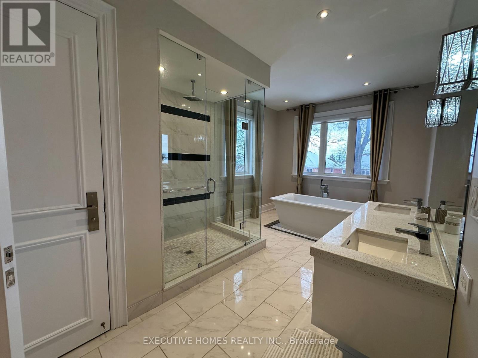 2613 Fifth Line W, Mississauga, ON - Indoor