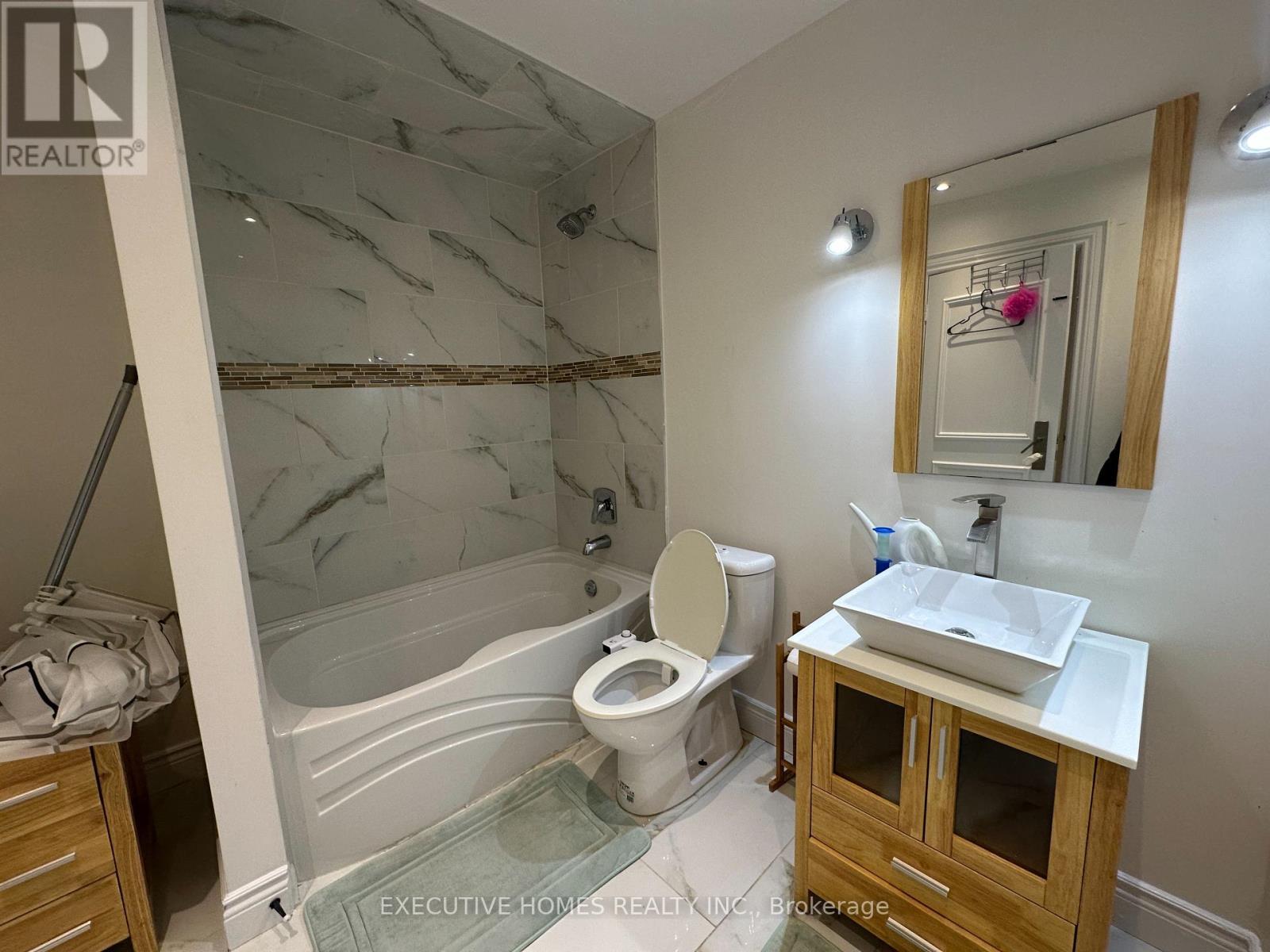 2613 Fifth Line W, Mississauga, ON - Indoor