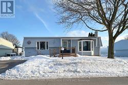 71 BLUFFS ROAD Clarington (Newcastle), ON L1B 1A6