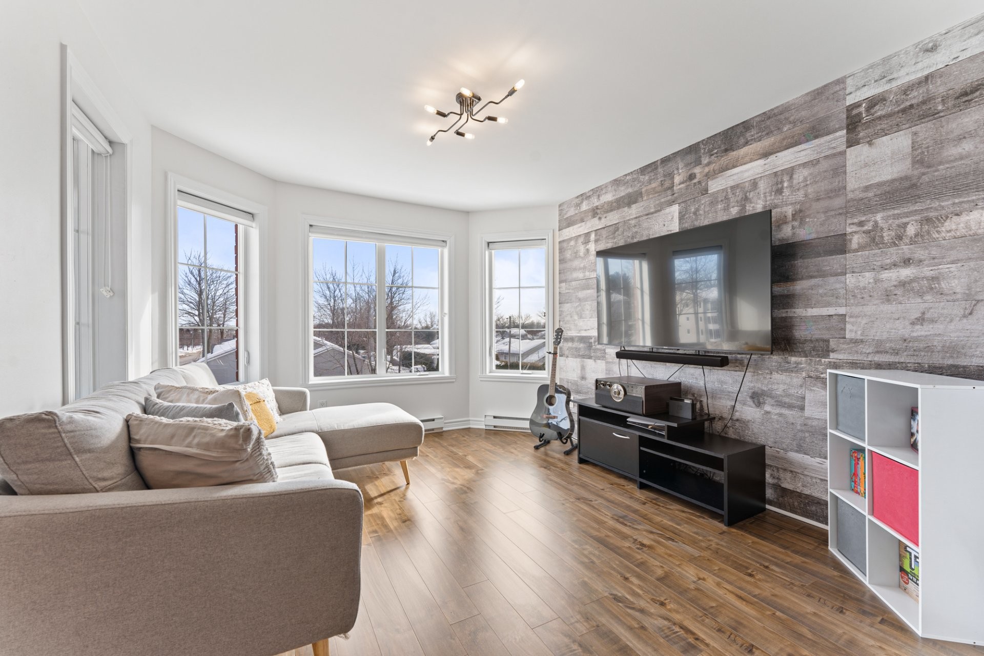 Living Room - 8-990 Rue Melançon, Saint-Jérôme, QC - Indoor Photo Showing Living Room