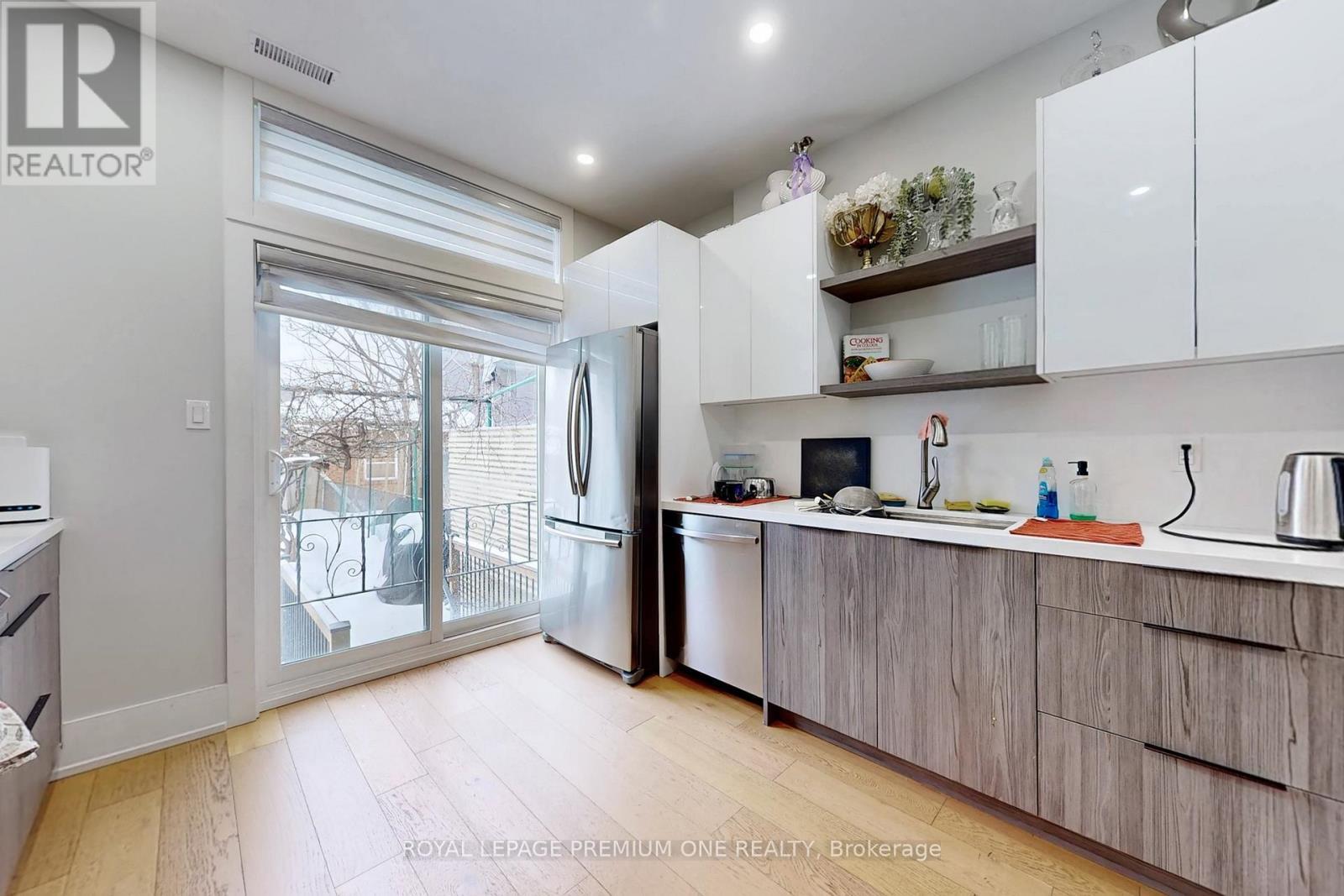 223 Manning Avenue, Toronto, ON - Indoor Photo Showing Kitchen