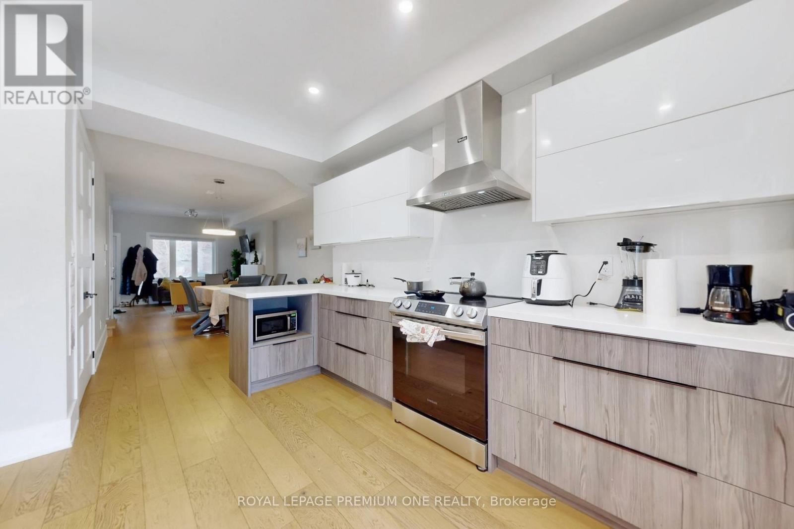 223 Manning Avenue, Toronto, ON - Indoor Photo Showing Kitchen With Upgraded Kitchen