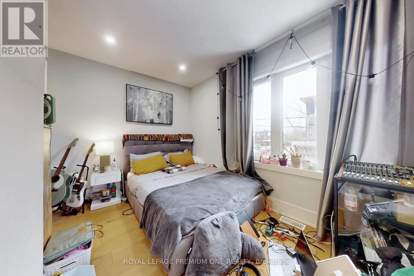 223 Manning Avenue, Toronto, ON - Indoor Photo Showing Bedroom