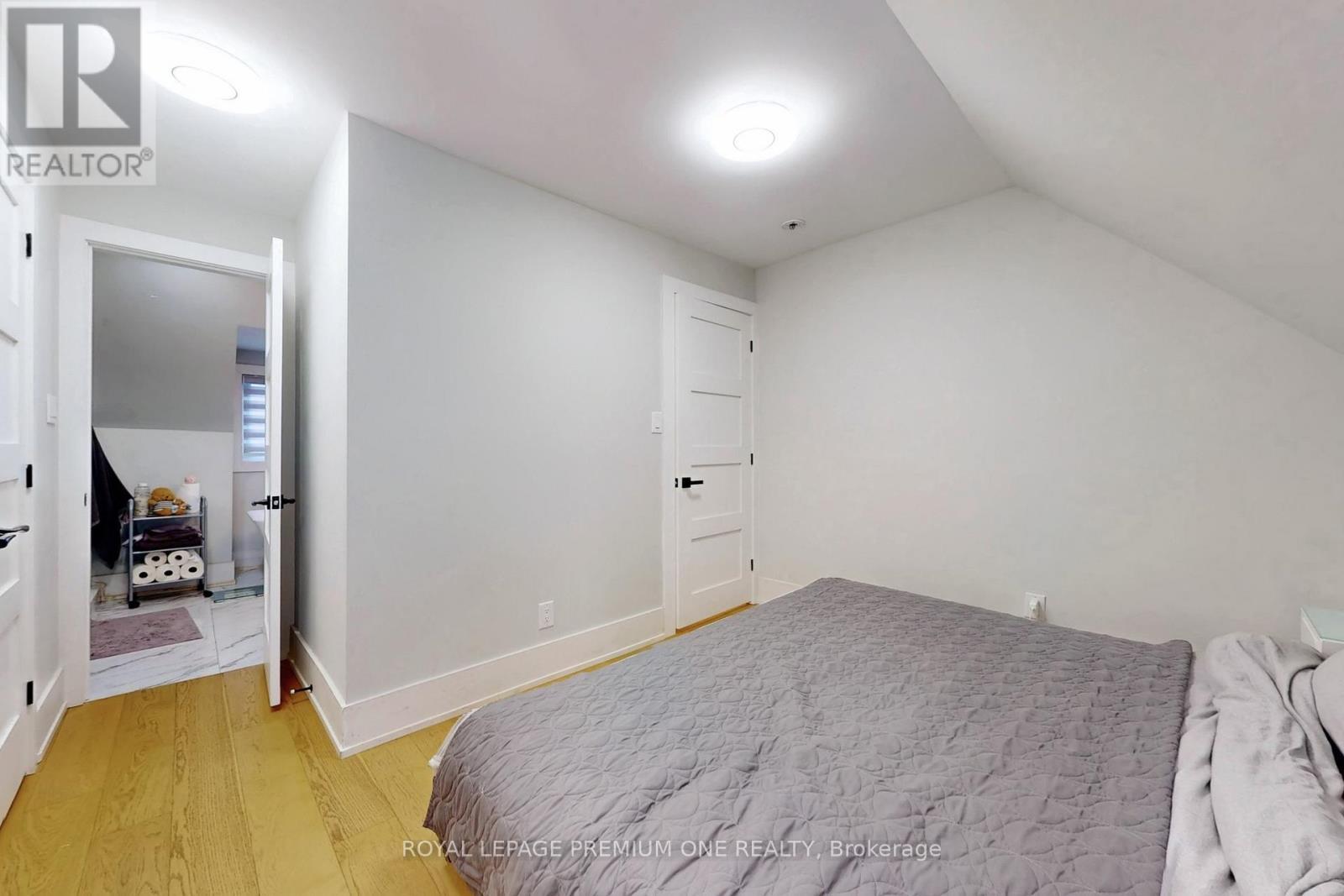223 Manning Avenue, Toronto, ON - Indoor Photo Showing Bedroom