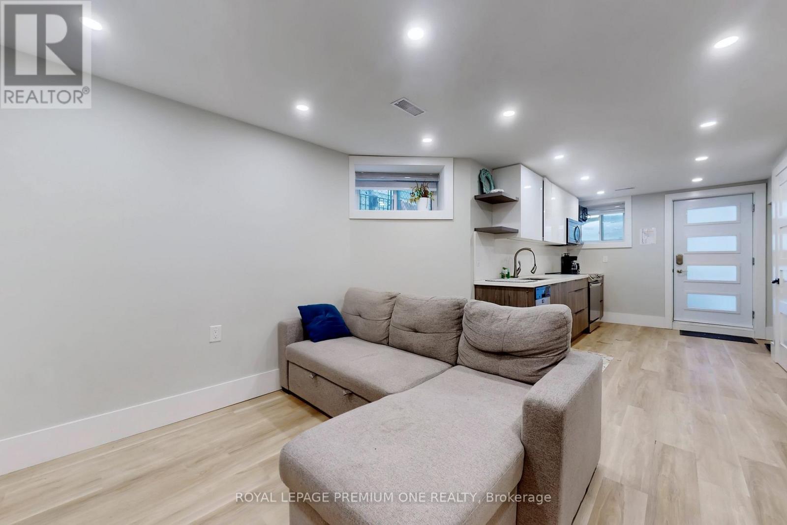 223 Manning Avenue, Toronto, ON - Indoor