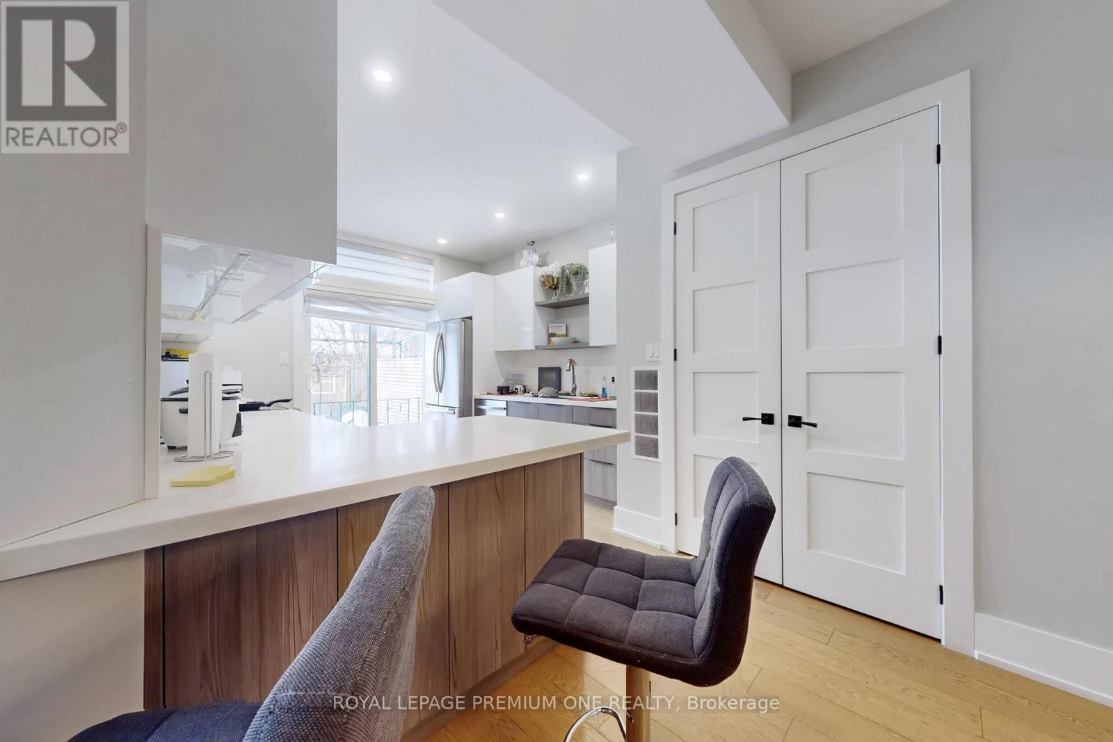 223 Manning Avenue, Toronto, ON - Indoor