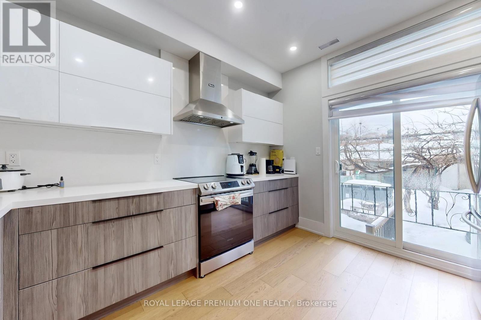 223 Manning Avenue, Toronto, ON - Indoor Photo Showing Kitchen