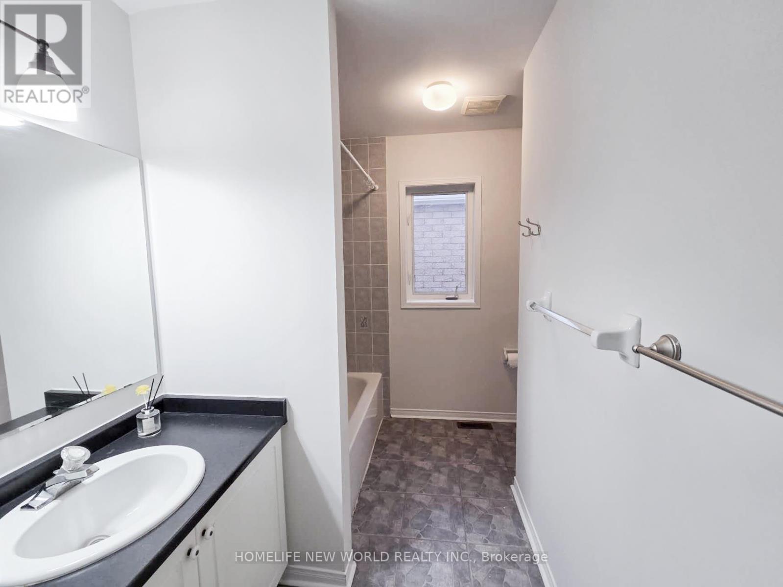 4 Belgrave Square, Markham, ON - Indoor Photo Showing Bathroom