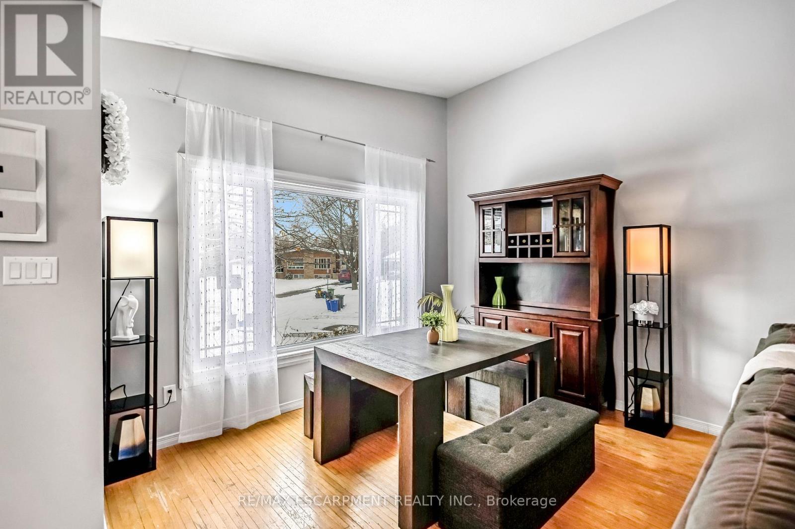 5 Carrington Court, Hamilton, ON - Indoor