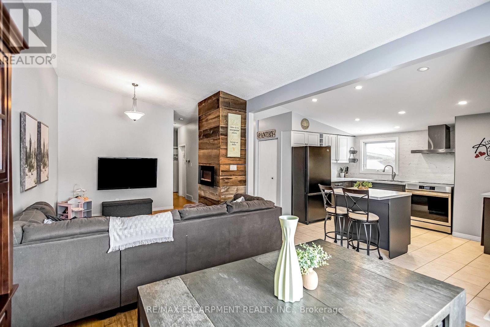 5 Carrington Court, Hamilton, ON - Indoor