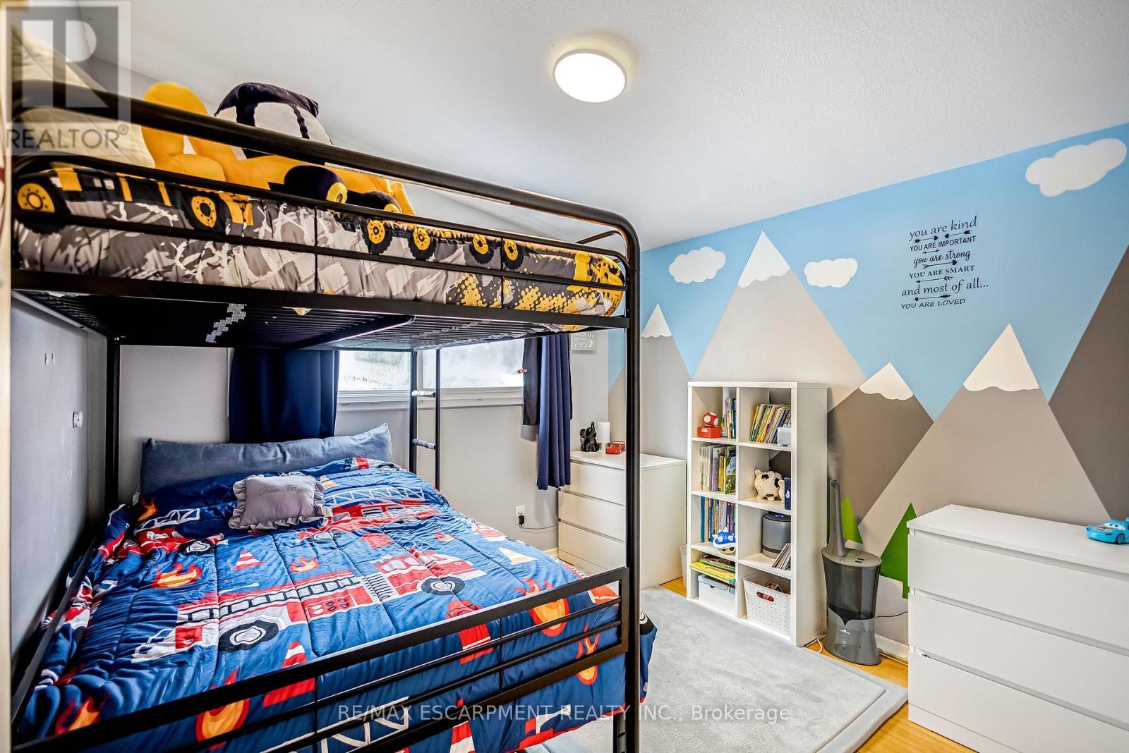 5 Carrington Court, Hamilton, ON - Indoor Photo Showing Bedroom