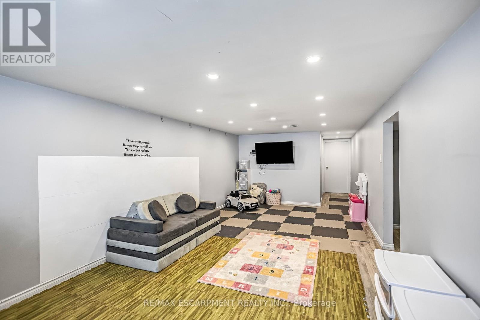 5 Carrington Court, Hamilton, ON - Indoor