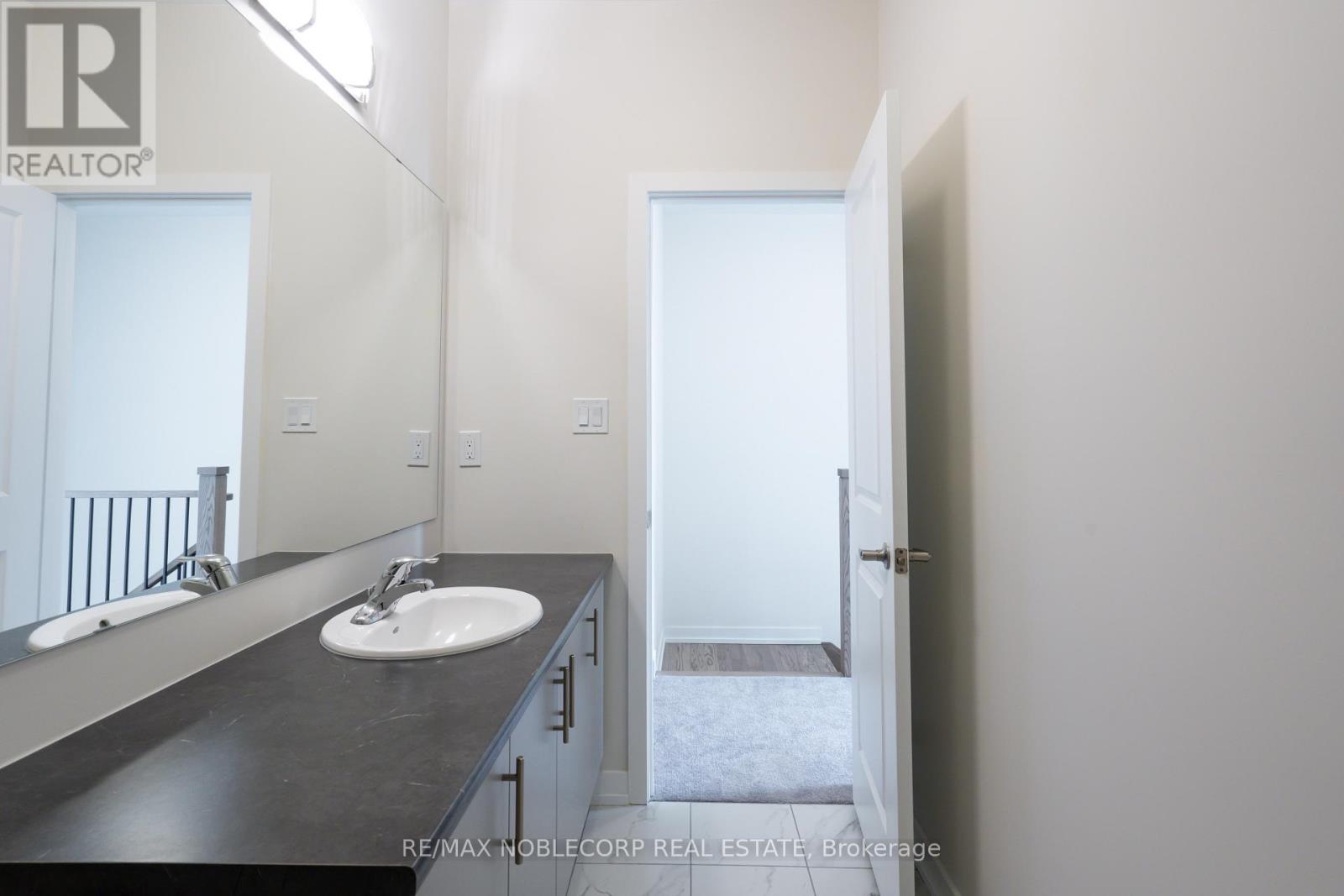34 Singhampton Road, Vaughan, ON - Indoor Photo Showing Bathroom