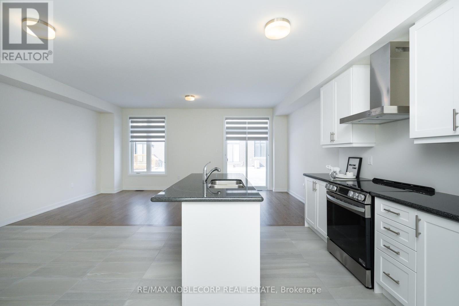 34 Singhampton Road, Vaughan, ON - Indoor Photo Showing Kitchen