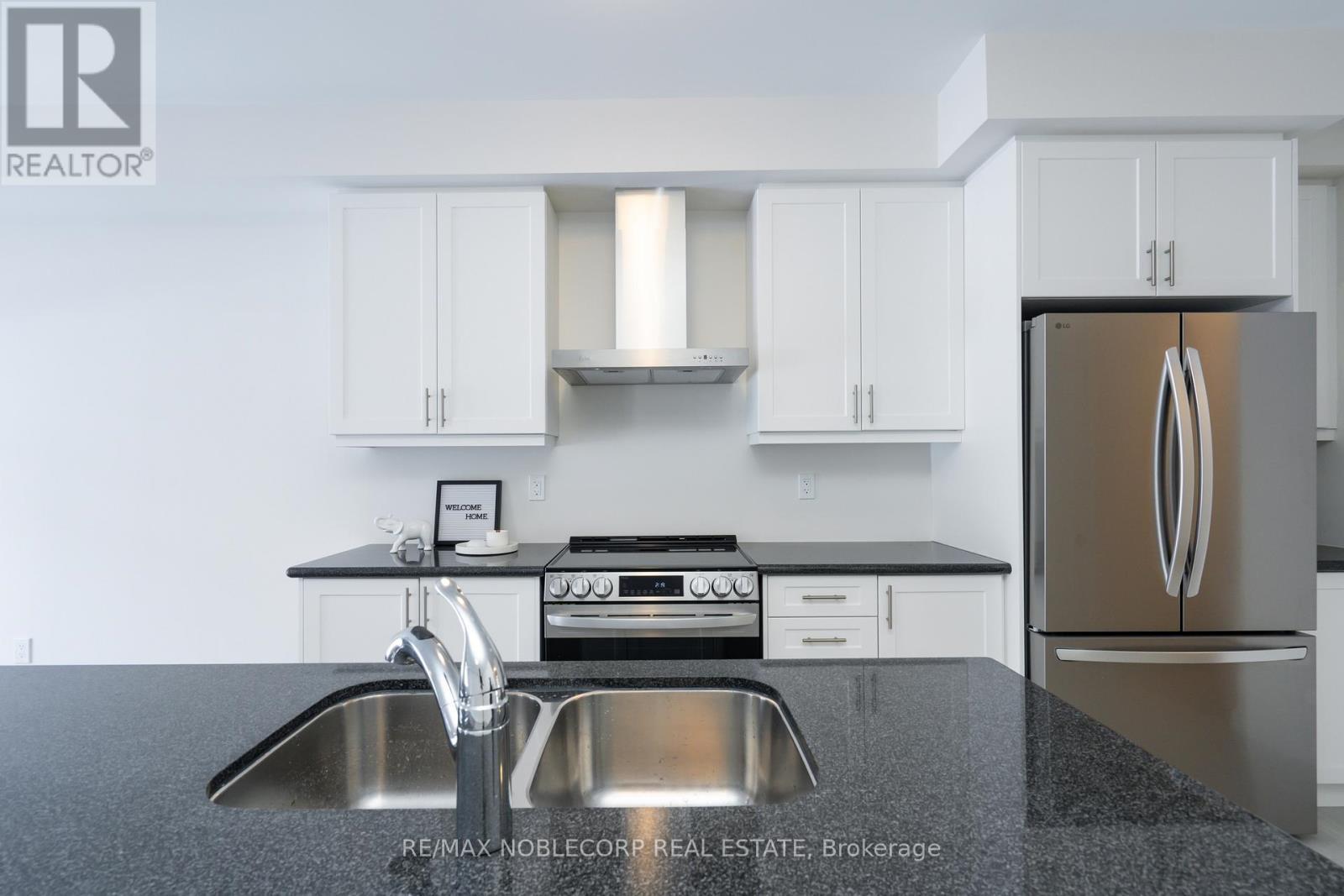34 Singhampton Road, Vaughan, ON - Indoor Photo Showing Kitchen With Stainless Steel Kitchen With Double Sink