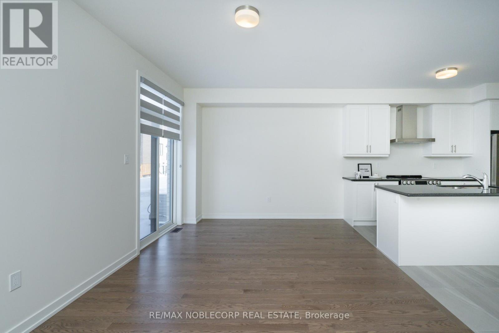 34 Singhampton Road, Vaughan, ON - Indoor Photo Showing Kitchen