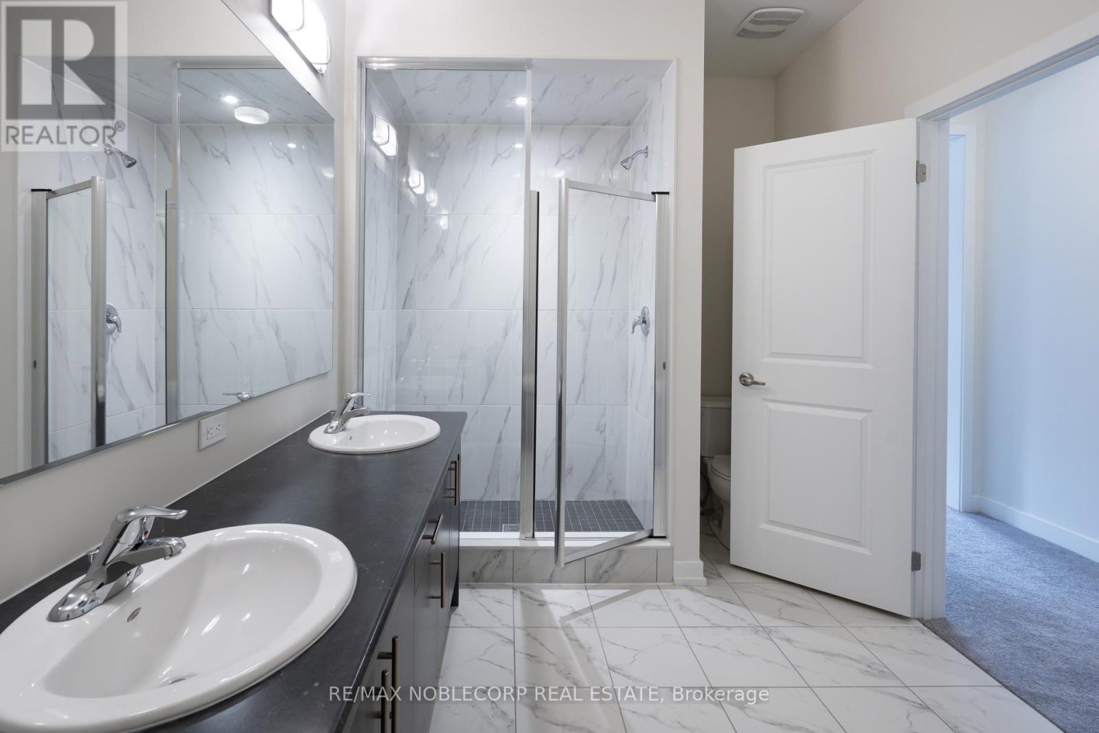 34 Singhampton Road, Vaughan, ON - Indoor Photo Showing Bathroom