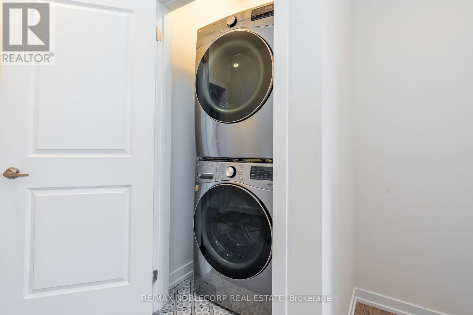 34 Singhampton Road, Vaughan, ON - Indoor Photo Showing Laundry Room