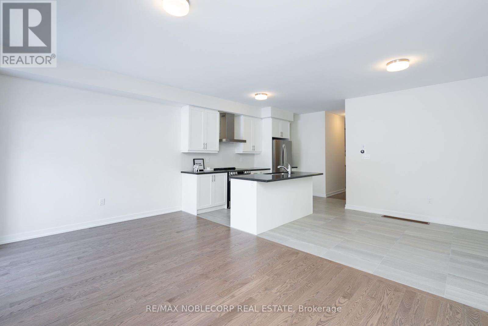 34 Singhampton Road, Vaughan, ON - Indoor Photo Showing Kitchen