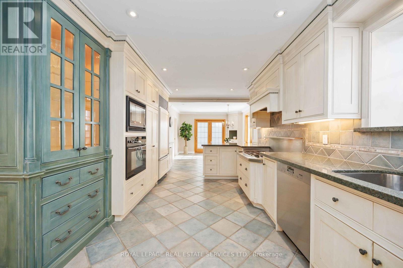 2 Cherry Post Crescent, Toronto, ON - Indoor Photo Showing Kitchen