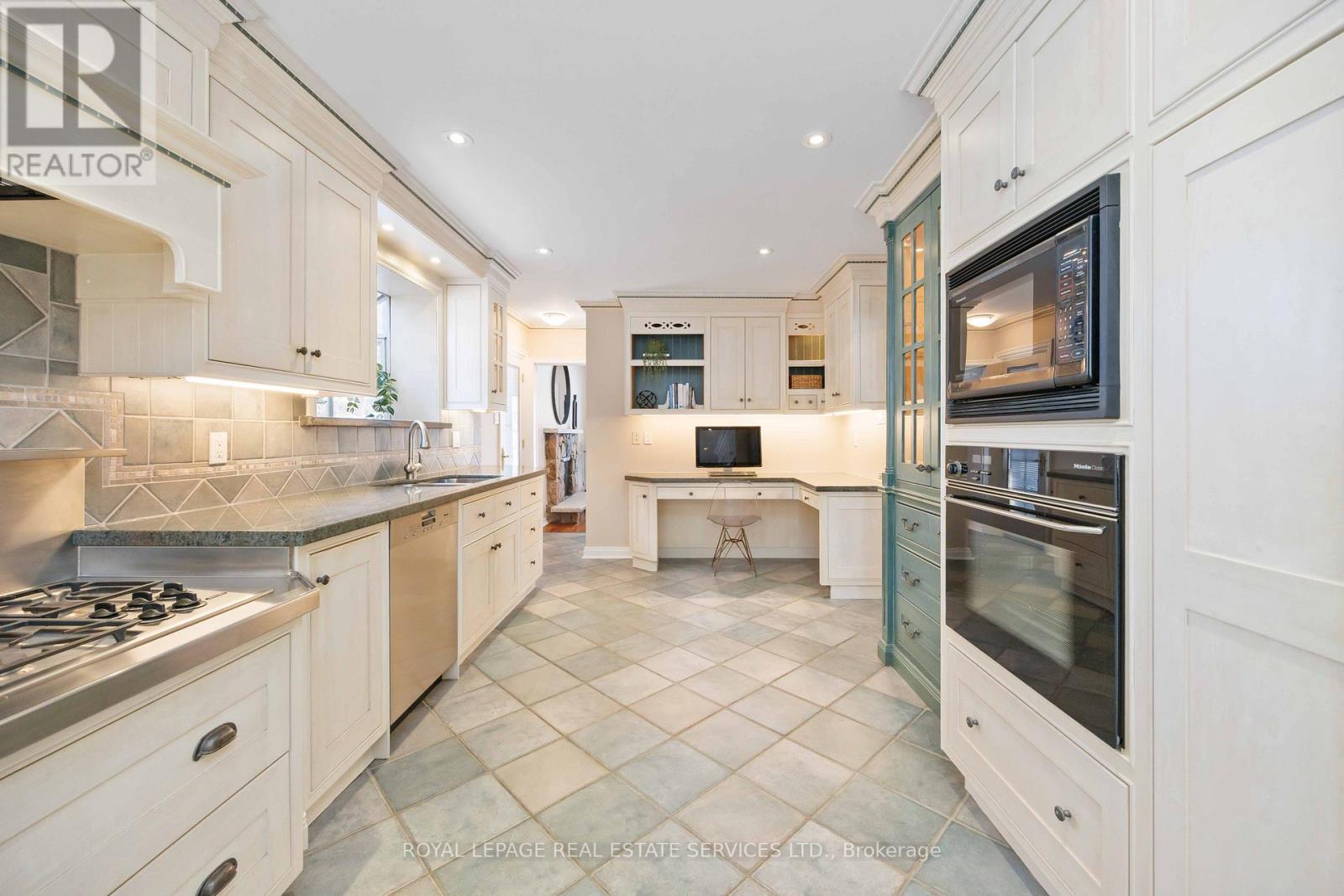 2 Cherry Post Crescent, Toronto, ON - Indoor Photo Showing Kitchen