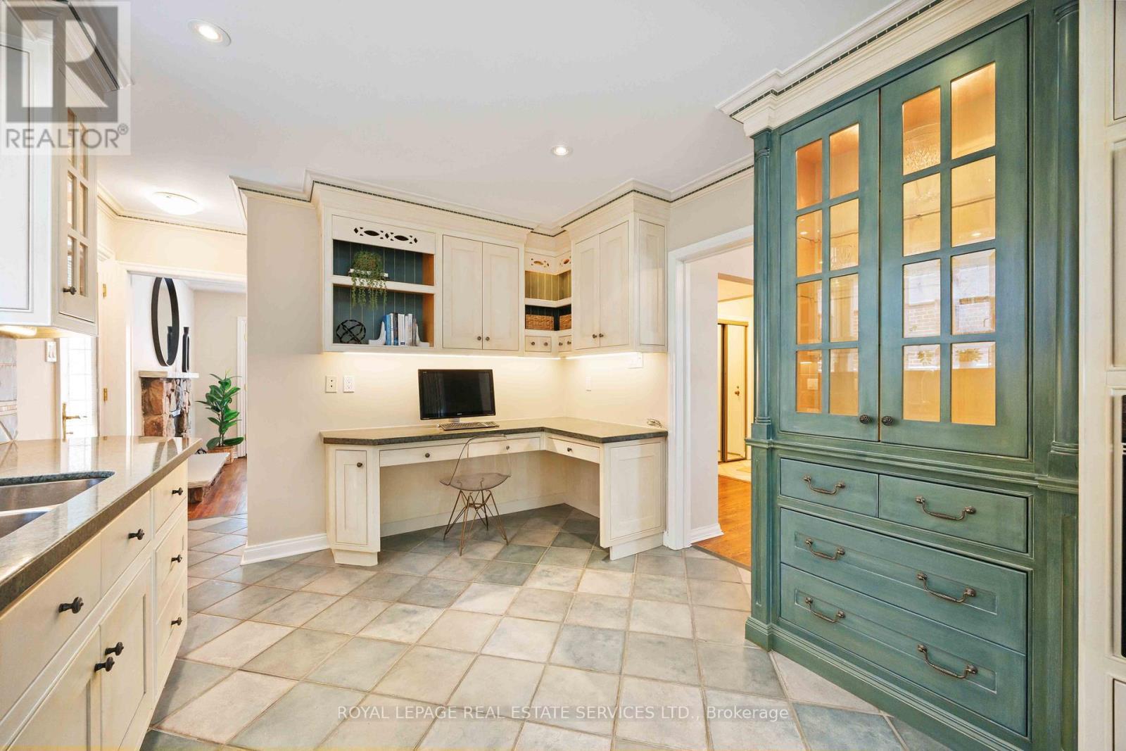 2 Cherry Post Crescent, Toronto, ON - Indoor Photo Showing Kitchen