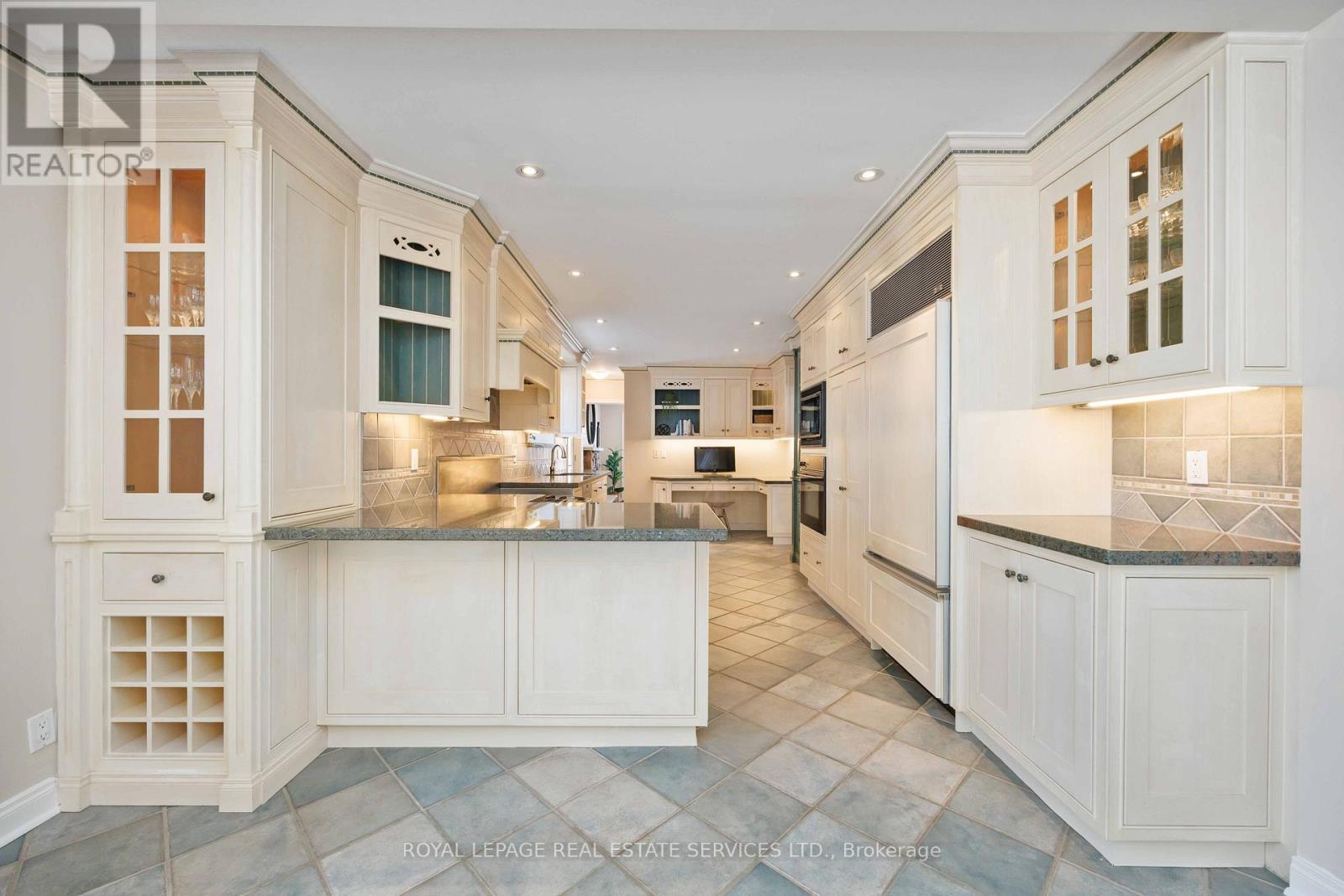 2 Cherry Post Crescent, Toronto, ON - Indoor Photo Showing Kitchen