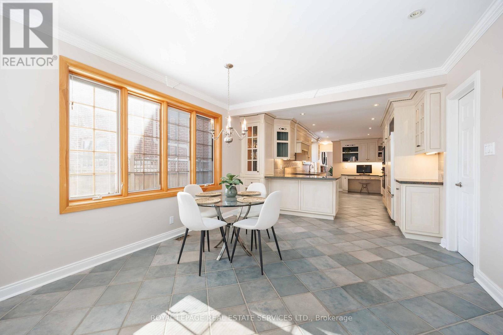 2 Cherry Post Crescent, Toronto, ON - Indoor Photo Showing Dining Room