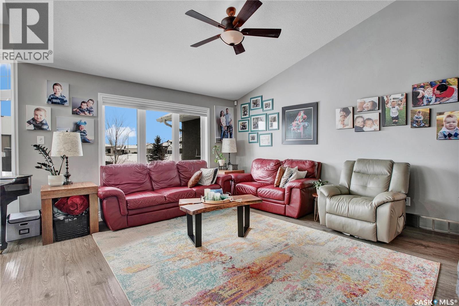 426 Lyle Crescent, Warman, SK - Indoor Photo Showing Living Room