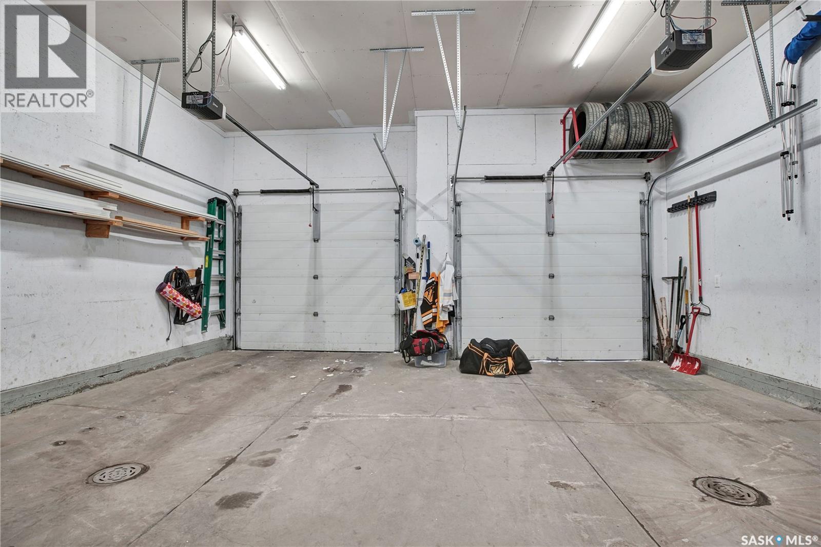 426 Lyle Crescent, Warman, SK - Indoor Photo Showing Garage