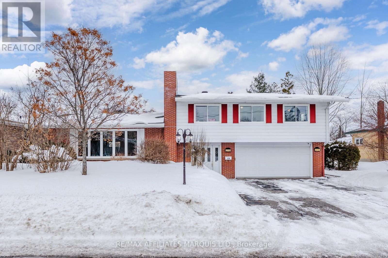 219 Pescod Avenue, Cornwall, ON - Outdoor With Facade