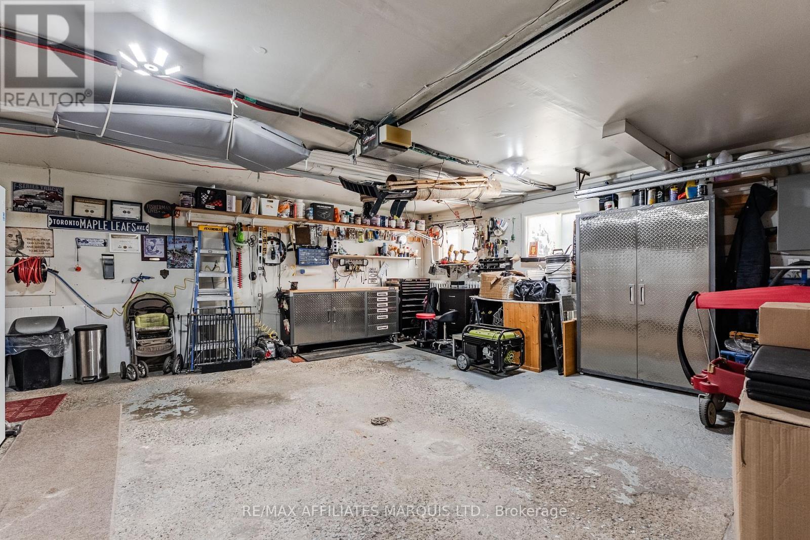 219 Pescod Avenue, Cornwall, ON - Indoor Photo Showing Garage
