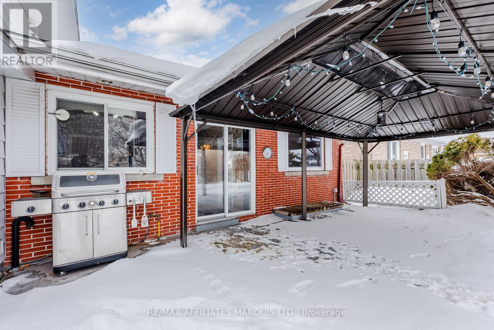 219 Pescod Avenue, Cornwall, ON - Outdoor
