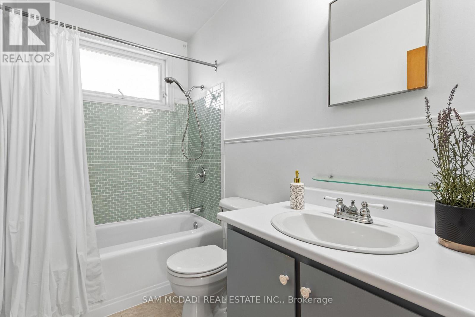 19 Secord Drive, Hamilton, ON - Indoor Photo Showing Bathroom