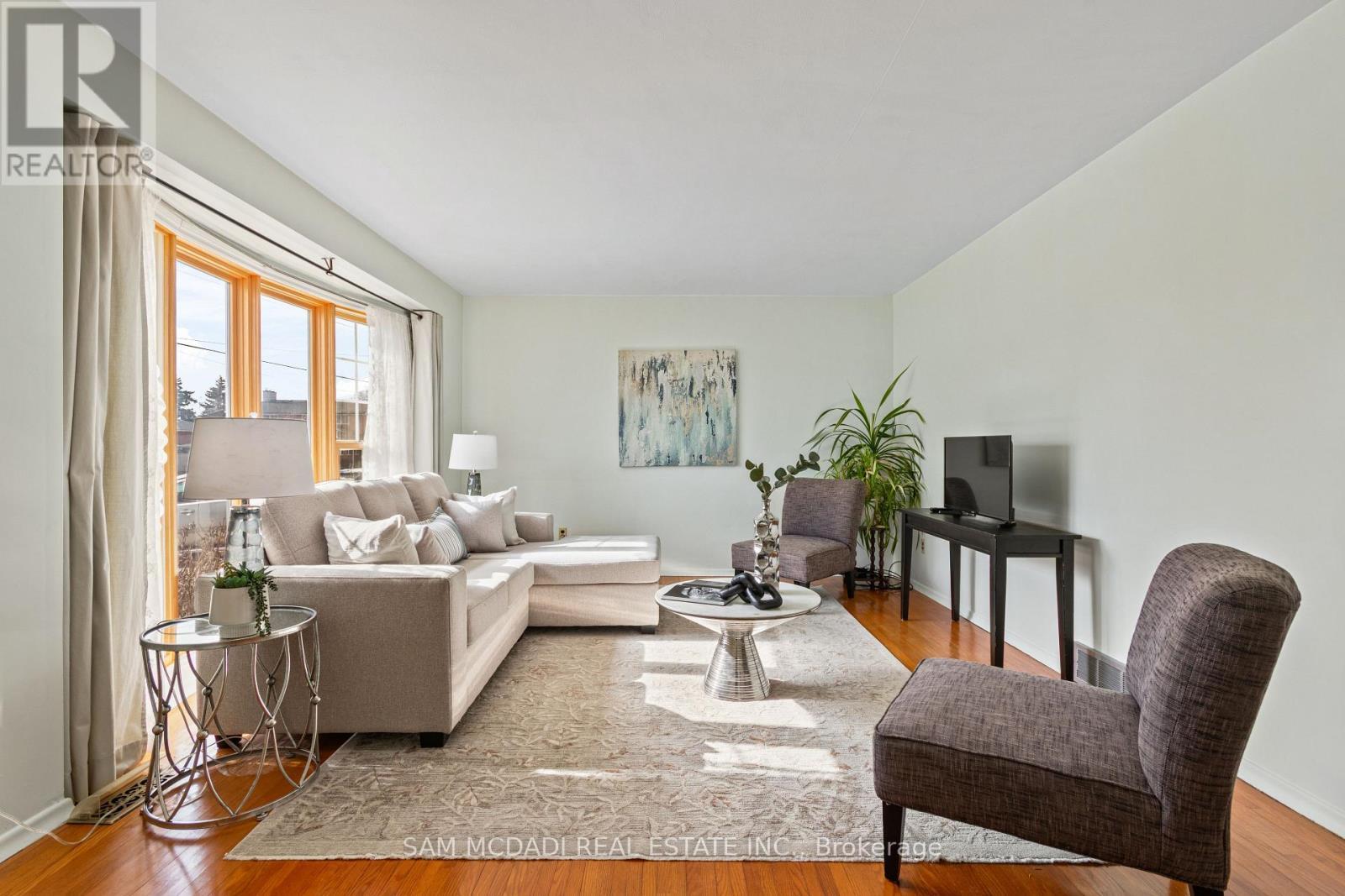 19 Secord Drive, Hamilton, ON - Indoor Photo Showing Living Room