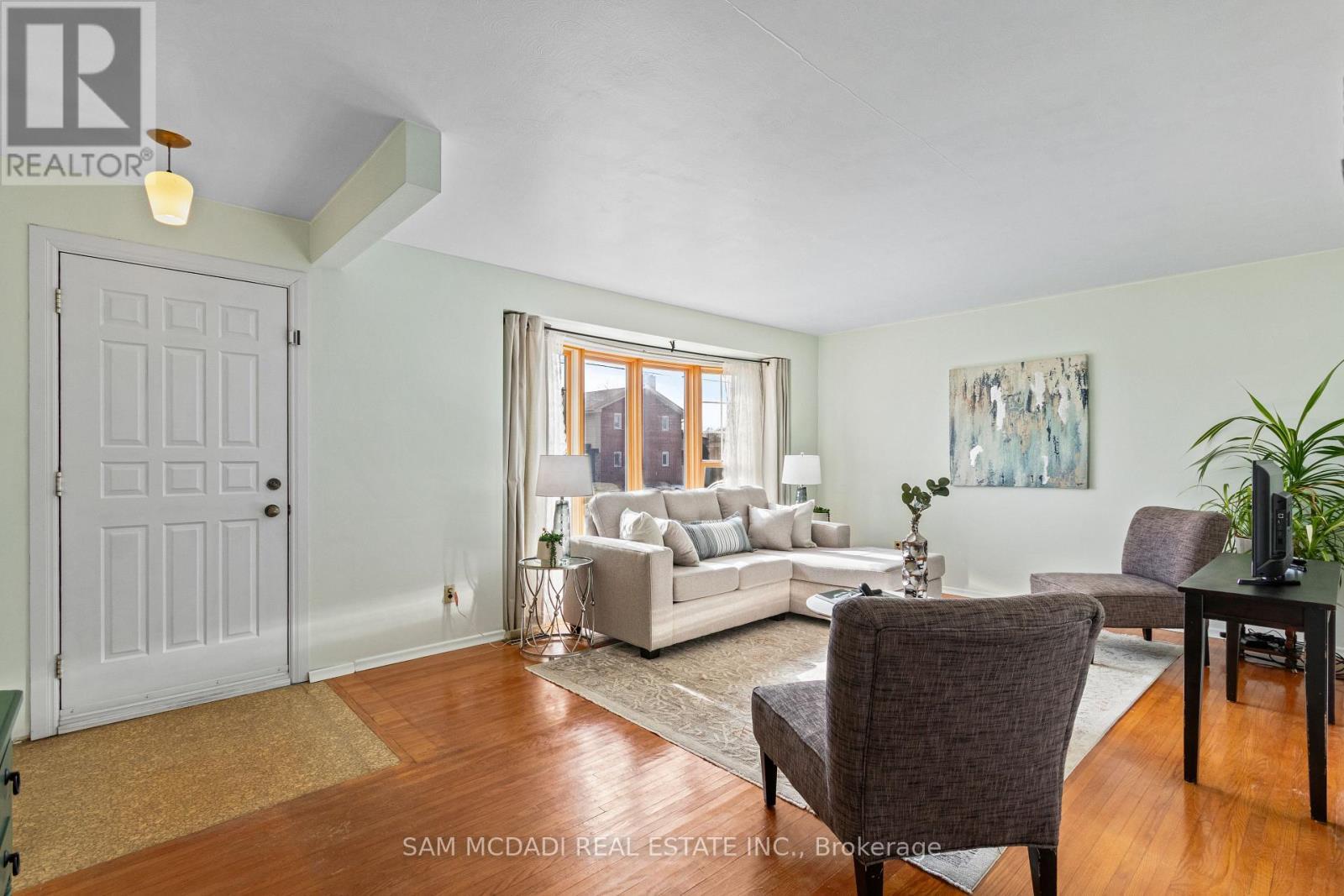 19 Secord Drive, Hamilton, ON - Indoor Photo Showing Living Room