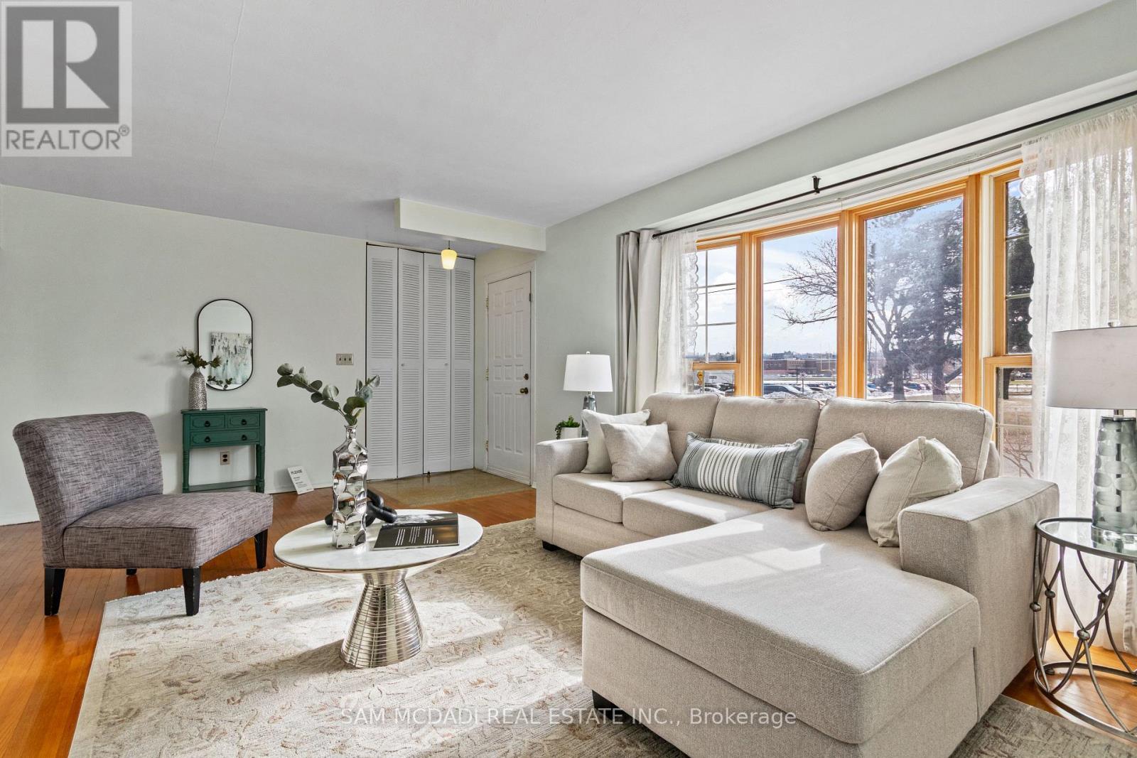 19 Secord Drive, Hamilton, ON - Indoor Photo Showing Living Room