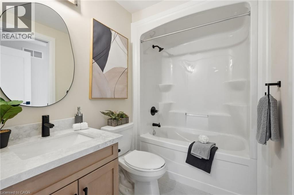 7 Bartlett Avenue, Grimsby, ON - Indoor Photo Showing Bathroom